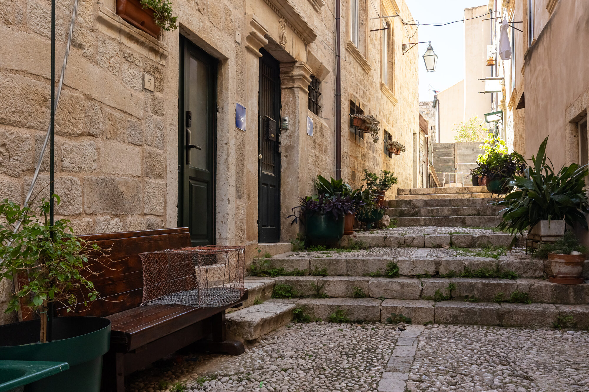 The stepped lane outside Bandureva 5