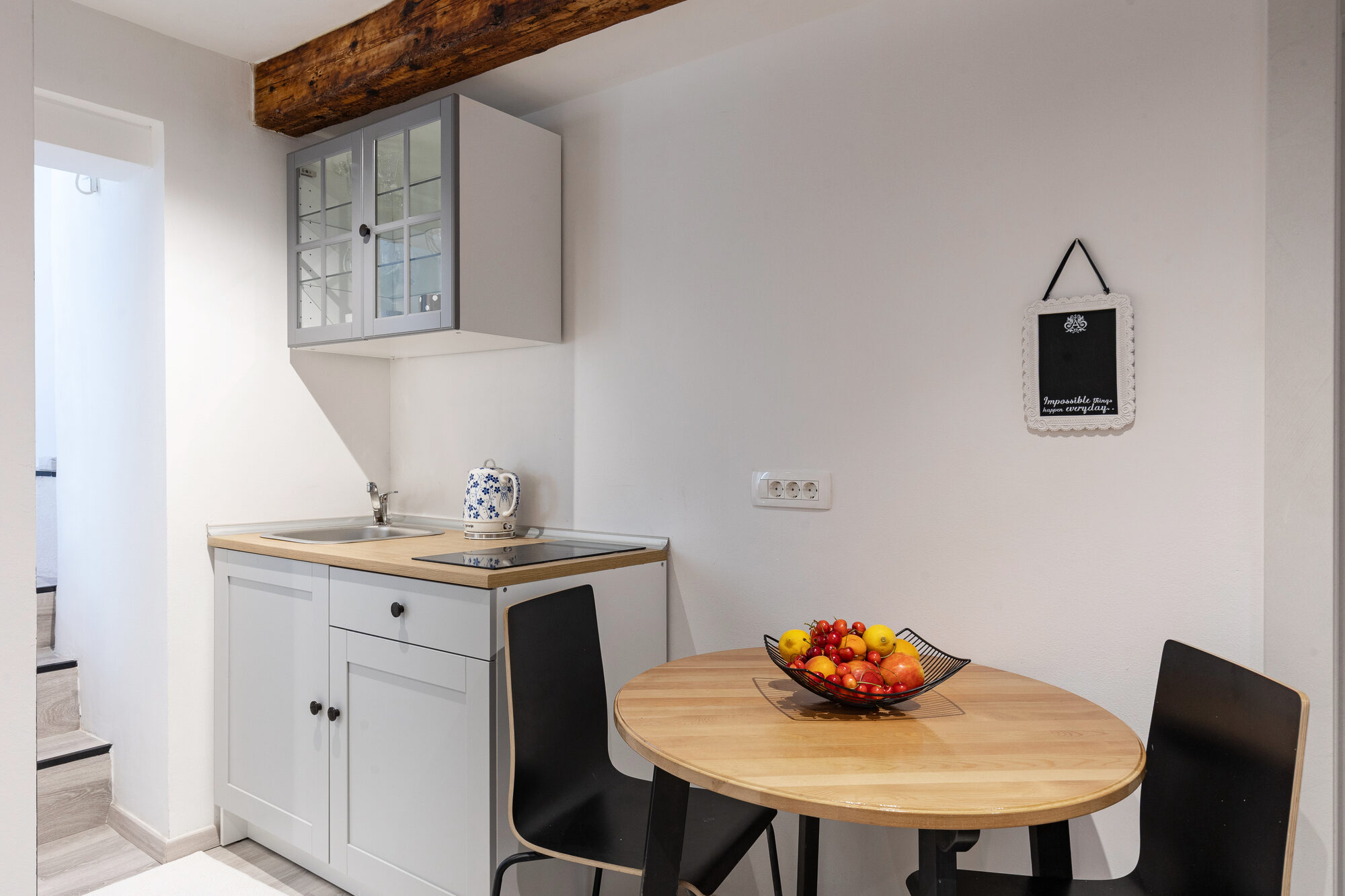 Kitchenette and dining table